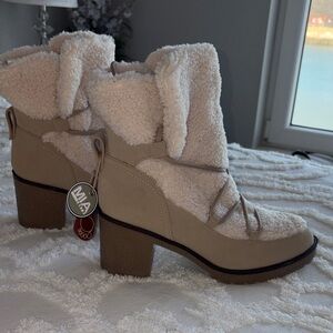 MIA Cream Faux-Shearling Block Heel Ankle Boots sz 9M
